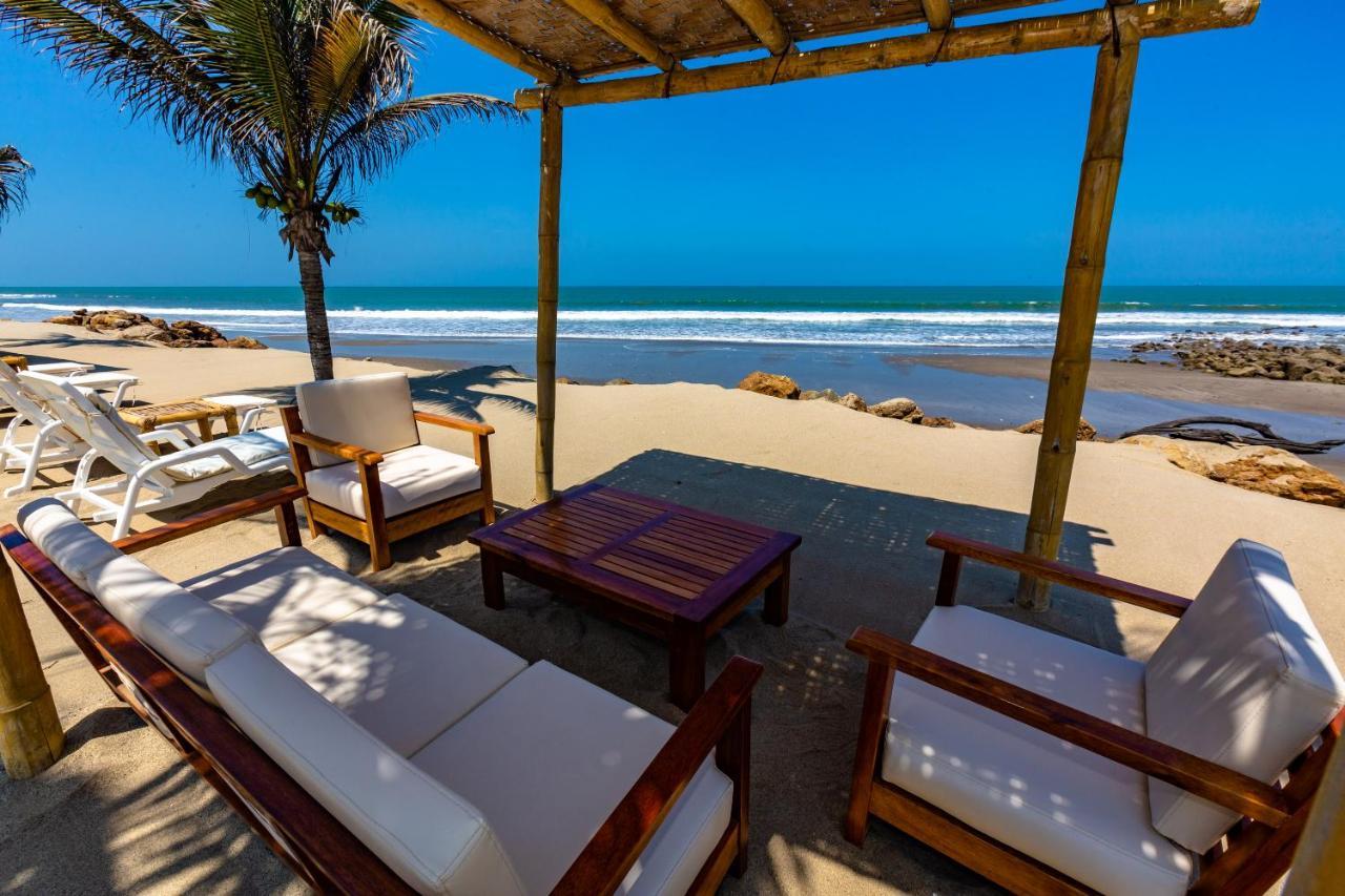 Punta Camaron & *